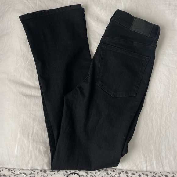 Madewell tall kick out crop jeans in black rinse wash - Picture 4 of 7
